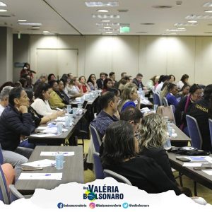 Deputada Valéria Bolsonaro - Palestra: “a importância do trabalho em rede com as casas legislativas”
