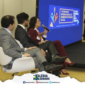 Deputada Valéria Bolsonaro - Palestra: “a importância do trabalho em rede com as casas legislativas”