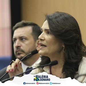 Deputada Valéria Bolsonaro no Programa Nacional das Escolas Cívico Militares