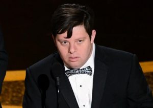 Leia mais sobre o artigo Pela primeira vez, ator com síndrome de Down apresenta o Oscar e faz história