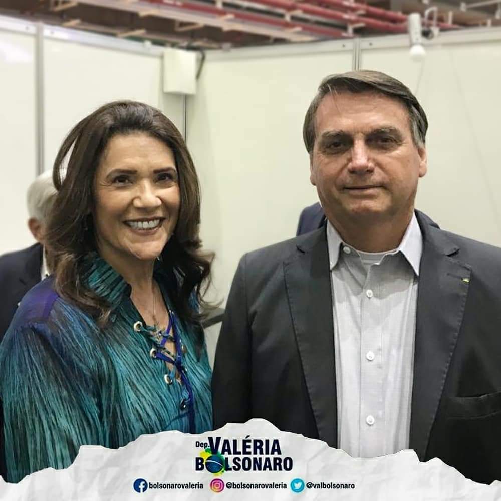 Você está visualizando atualmente Deputada Valéria Bolsonaro acompanha Presidente da República em visita ao superlaboratório de luz síncrotron de 4ª geração em Campinas