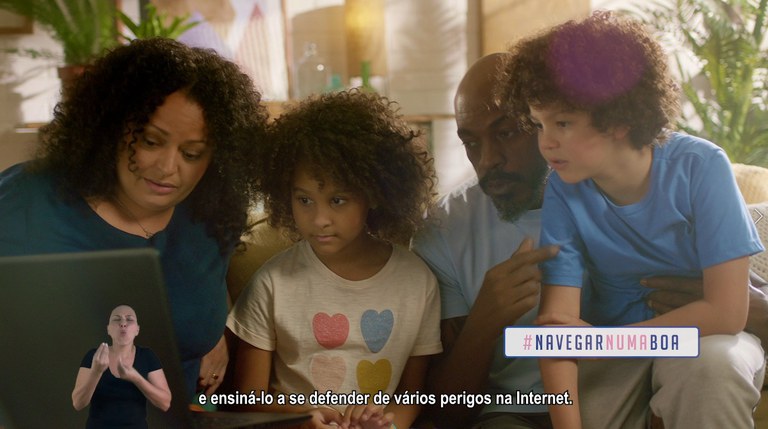 Você está visualizando atualmente Internet mais segura: campanha orienta pais sobre navegação segura