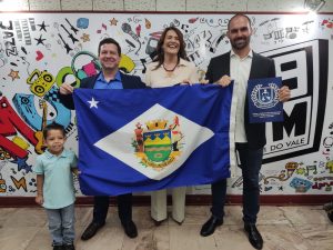 Leia mais sobre o artigo Valéria Bolsonaro participa de inauguração de escola cívico-militar em Taubaté