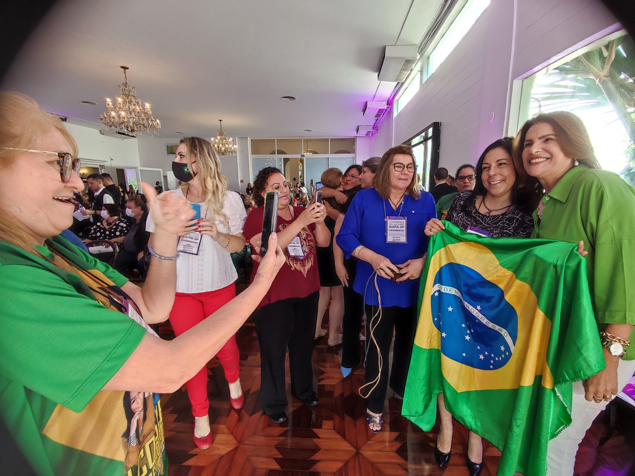 Valéria Bolsonaro e personalidades políticas participam de Congresso em Franca