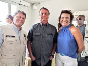 Ao lado do Presidente Jair Bolsonaro e Ministro Tarcísio, Deputada Valéria Bolsonaro participa de cerimônia em São José dos Campos