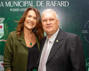 Leia mais sobre o artigo Em noite de gala, Deputada Valéria Bolsonaro prestigia Sessão Solene Rafard 57 anos