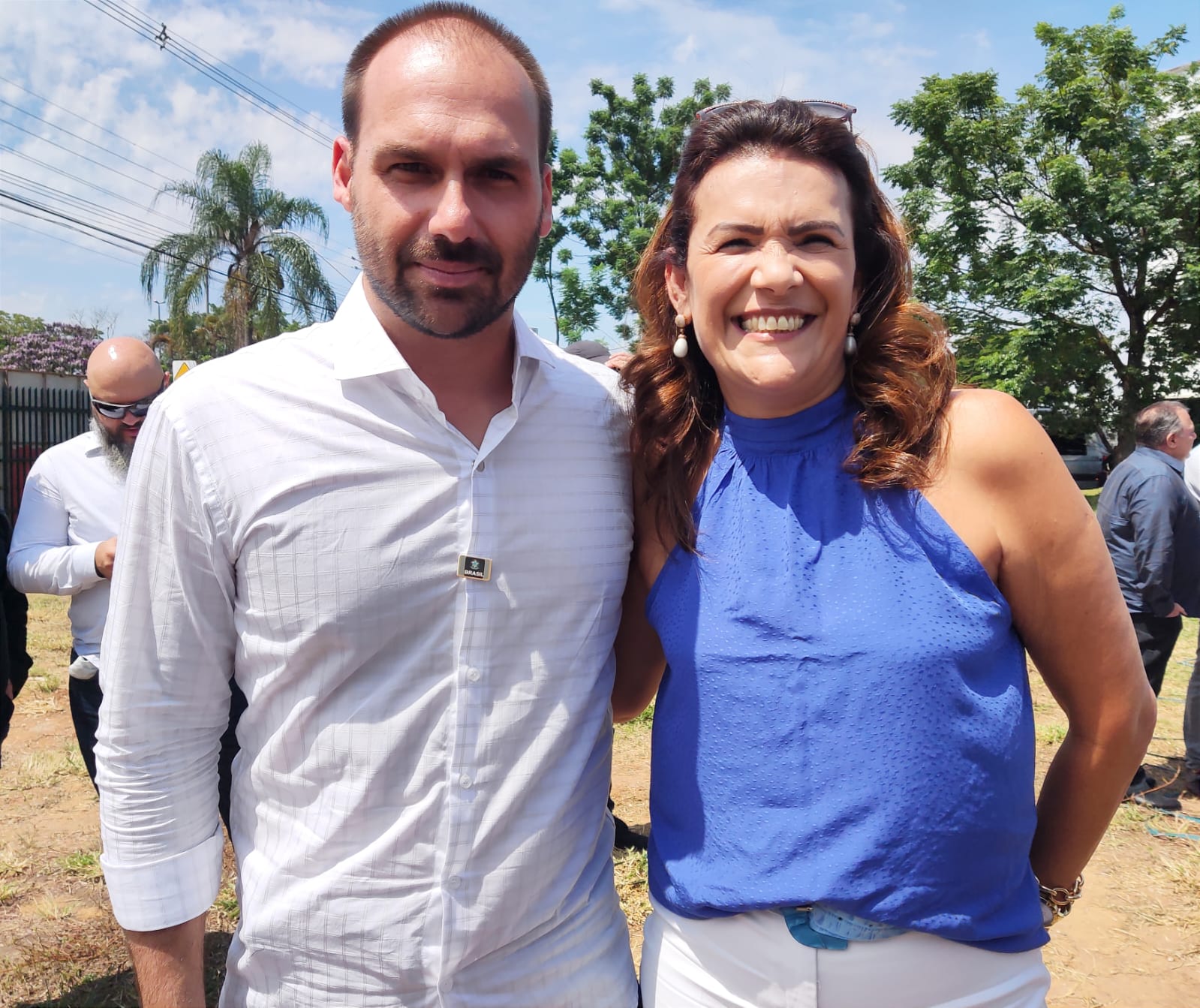 Você está visualizando atualmente Eduardo e Valéria Bolsonaro cumprem agenda em Jaguariúna no próximo dia 20; Palestra “Brasil, aqui se fala a verdade” é destaque