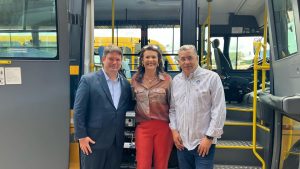 Leia mais sobre o artigo Deputada participa da entrega de 73 ônibus escolares adaptados para 64 municípios