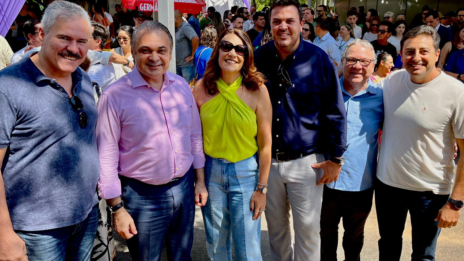 Você está visualizando atualmente Valéria Bolsonaro marca presença na abertura da 59ª Festa da Uva em Vinhedo