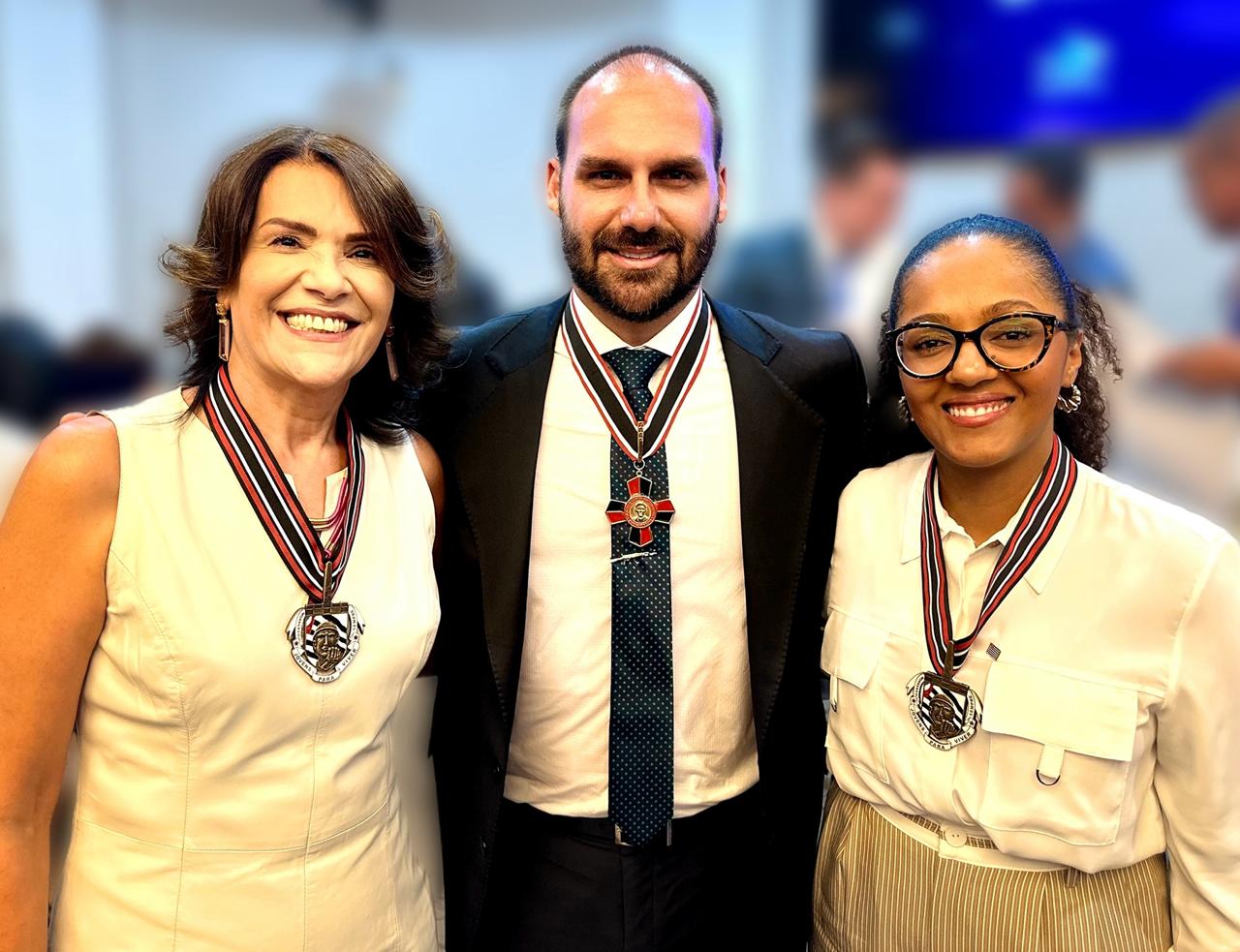 Família Bolsonaro é homenageada com títulos de cidadão em Catanduva