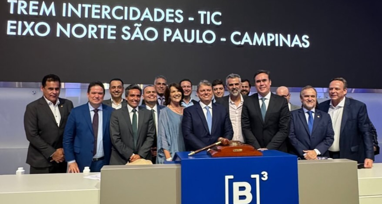 Você está visualizando atualmente Valéria Bolsonaro e Governador Tarcísio participam de leilão do Trem Intercidades São Paulo – Campinas