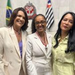 Valéria Bolsonaro entrega Colar de Honra ao Mérito a Secretária de Políticas Para Mulher, Sonaira Fernandes